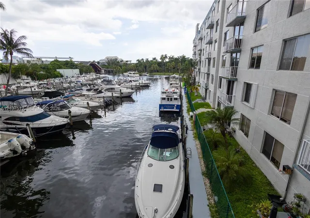 1720-n-river-dr-302-miami-fl-33125/hzid_7e3c7171