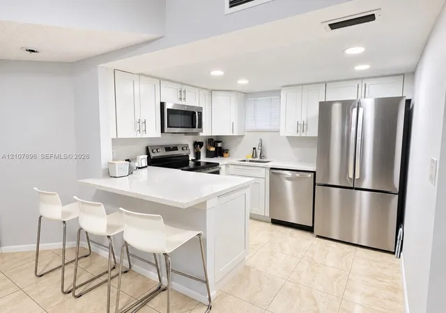 8290-lake-dr-418-doral-fl-33166/hzid_3e7cc3f3