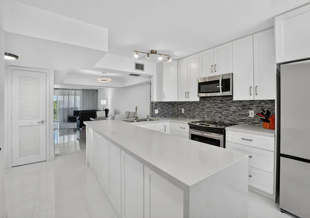 23099-barwood-ln-n-308-boca-raton-fl-33428/hzid_e102e865