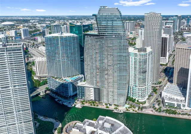 300-biscayne-blvd-way-4901e-miami-fl-33131/hzid_6117b0ca