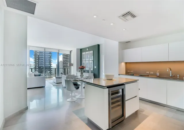 88-sw-7th-street-2505-miami-fl-33130/hzid_51fc4b99