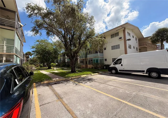 1395-ne-167th-street-205-miami-fl-33162/hzid_fd34ae79
