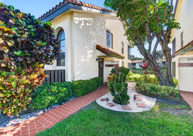 10383-s-cir-lake-dr-202-boynton-beach-fl-33437/hzid_747dbc59