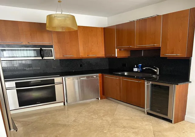 901-brickell-key-blvd-501-miami-fl-33131/hzid_4004202a