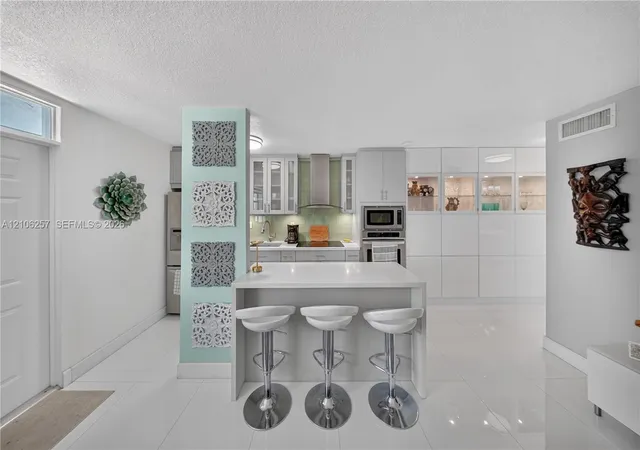 335-collins-203-miami-beach-fl-33139/hzid_64b4fed3