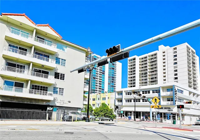 2600-collins-ave-308-miami-beach-fl-33140/hzid_d7770a79