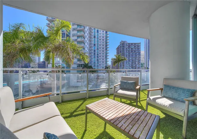 90-sw-3rd-street-1213-miami-fl-33130/hzid_dcdd9efe