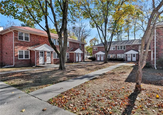2710-south-rd-c11-poughkeepsie-ny-12601/hzid_e5f50ab5