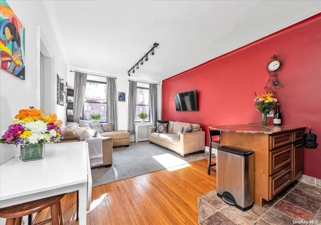 35-55-29-st-2h-queens-ny-11106/hzid_000fc8cd
