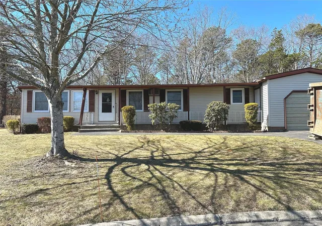 55-village-cir-1-brookhaven-ny-11949/hzid_01263044