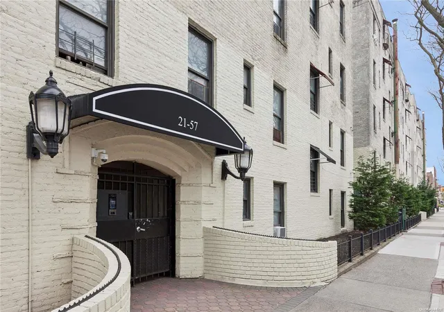 21-57-33rd-street-4d-new-york-ny-11105/hzid_b62950ee