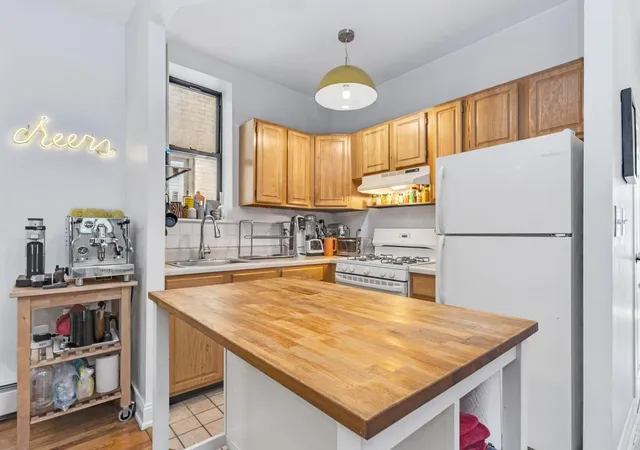242-w-112th-street-3bc-new-york-ny-10026/hzid_4b4bf02f