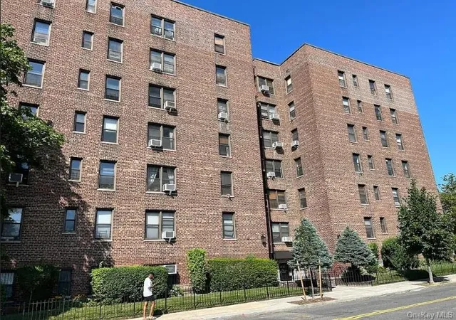 84-23-manton-st-4a-new-york-ny-11435/hzid_5a881a63