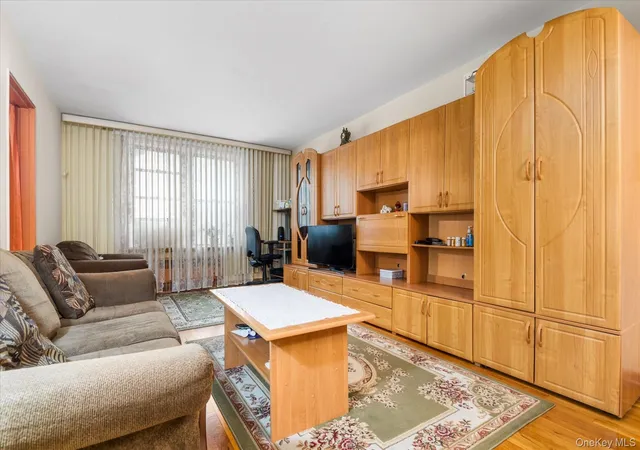 83-75-woodhaven-blvd-1e-new-york-ny-11421/hzid_1b2b09b2