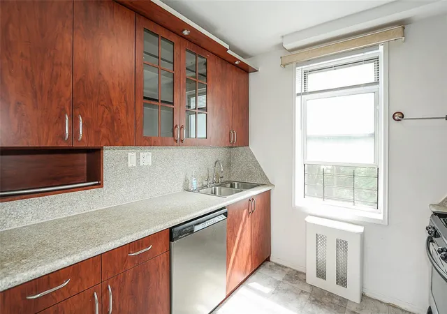 7445-yellowstone-blvd-5c-new-york-ny-11374/hzid_8c6e05a2