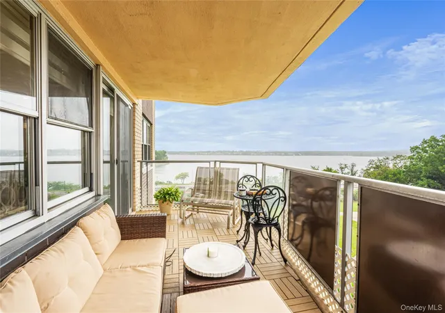 17-85-215th-st-4m-new-york-ny-11360/hzid_66bdd751