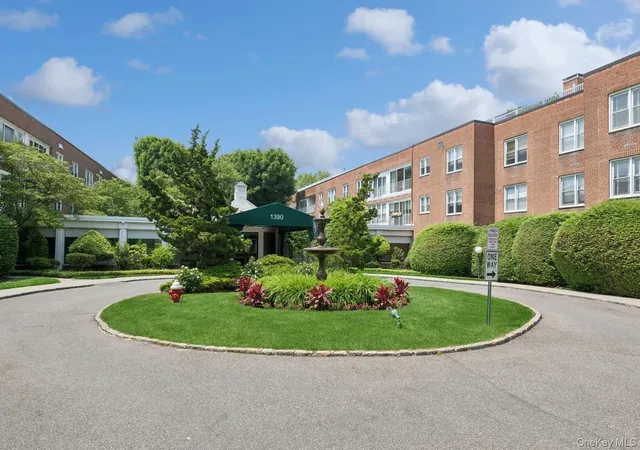 1390-broadway-118-hempstead-ny-11557/hzid_cc7a7523