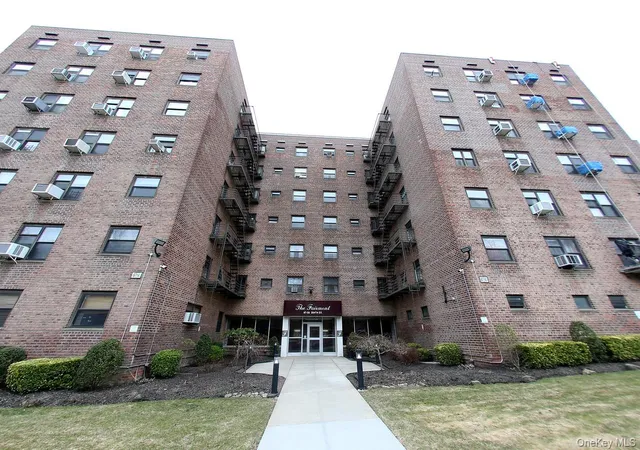 87-50-204-street-b74-hollis-ny-11423/hzid_63e8cf31