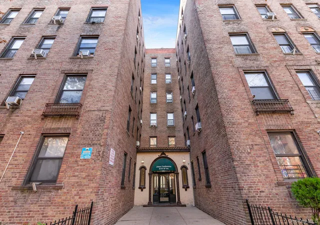 91-10-34th-ave-6k-new-york-ny-11372/hzid_7e4d8098