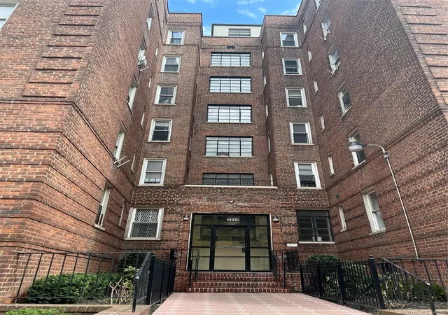 2080-barnes-ave-4c-bronx-ny-10462/hzid_d463b1e3