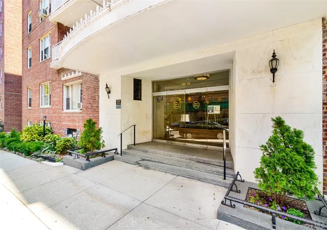 104-20-68th-dr-b22-new-york-ny-11375/hzid_28f0ef17