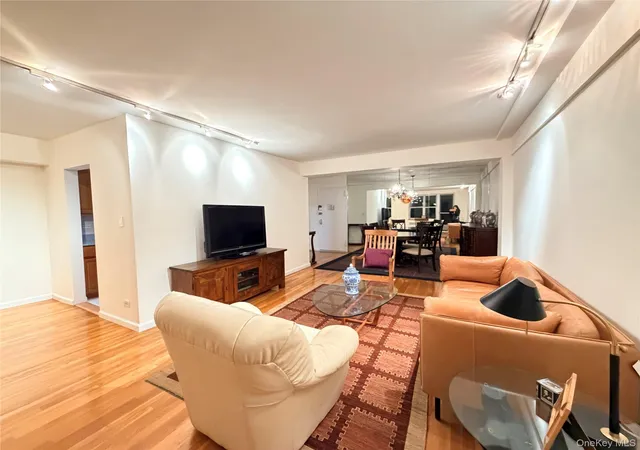 142-05-roosevelt-ave-519-new-york-ny-11354/hzid_68b0bba2
