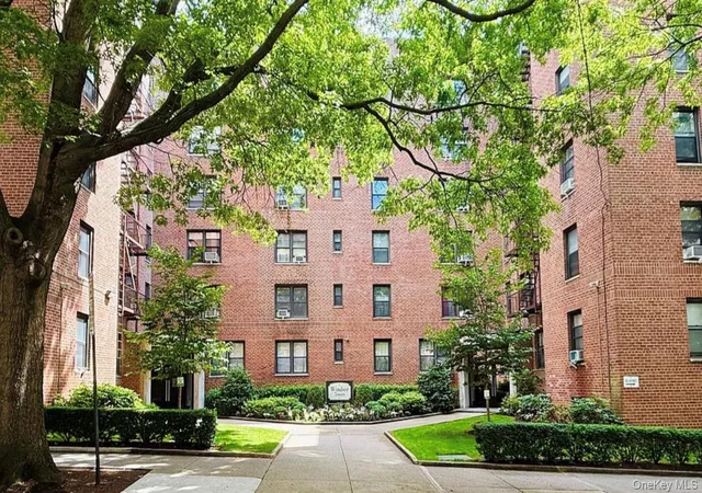 2-windsor-ter-4c-white-plains-ny-10601/hzid_beebcc7b