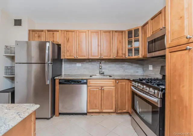 3935-blackstone-ave-8a-new-york-ny-10471/hzid_7188ae6b