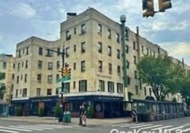 21-78-35-st-5f-new-york-ny-11105/hzid_ef7aed85