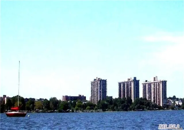 18-15-215th-street-6a-bayside-ny-11360/hzid_226d98ce