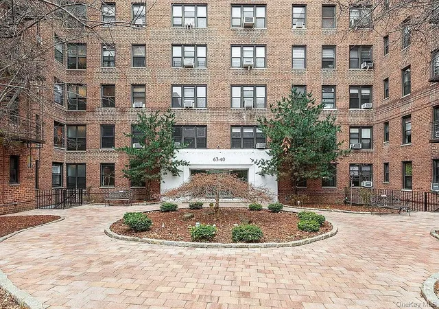 67-40-yellowstone-blvd-2e-new-york-ny-11375/hzid_9fc69f8d