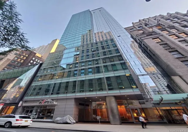 18-w-48th-street-17d-new-york-ny-10036/hzid_93cbee12
