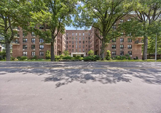 80-35-springfield-blvd-1m-new-york-ny-11427/hzid_c2f041fe