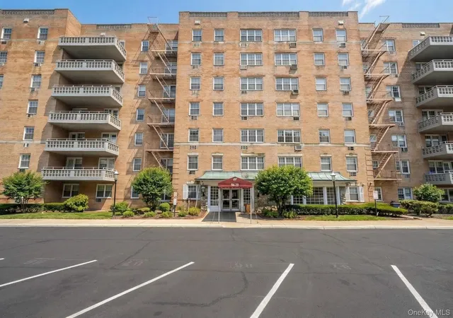 84-29-153rd-ave-2e-new-york-ny-11414/hzid_9f099849