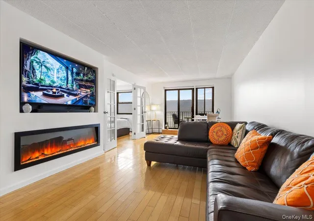 1085-warburton-ave-304-yonkers-ny-10701/hzid_f97d3ae0