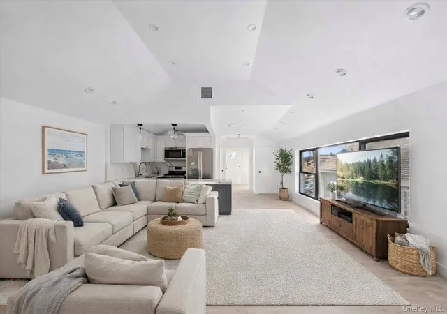 953-tilden-st-new-york-ny-10469/hzid_6c8230fe