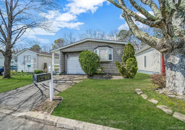 191-village-cir-w-manorville-ny-11949/hzid_da71c5e6