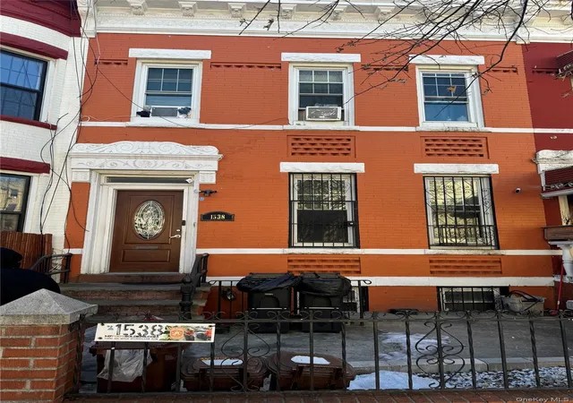 1538-saint-marks-ave-new-york-ny-11233/hzid_e350c6ff