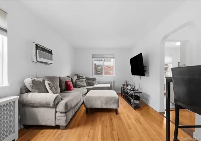 263-28-73rd-avenue-1st-new-york-ny-11004/hzid_3a13a073