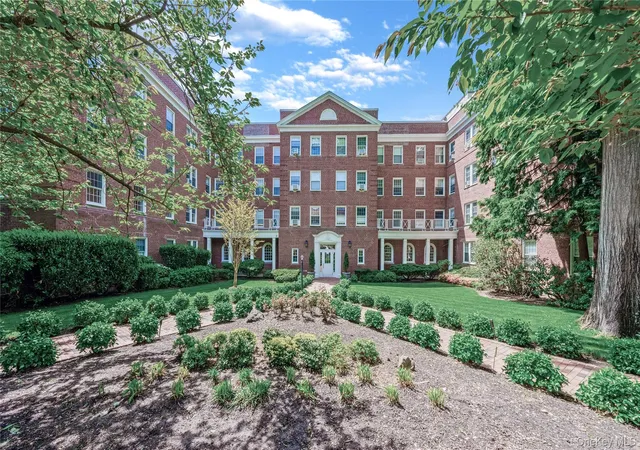 90-knightsbridge-rd-3n-north-hempstead-ny-11021/hzid_a589fe18