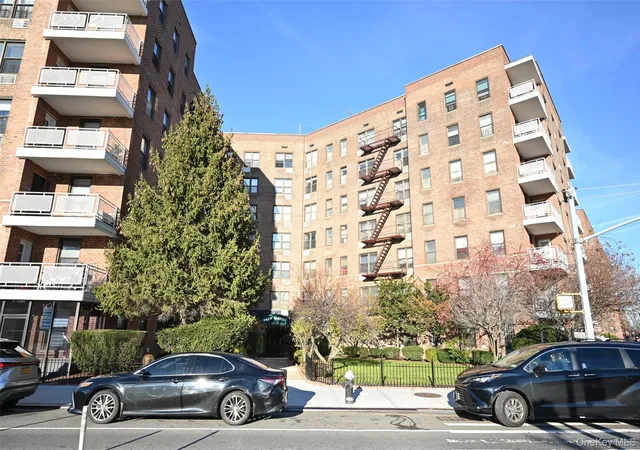 100-25-queens-blvd-7m-new-york-ny-11375/hzid_968629ca