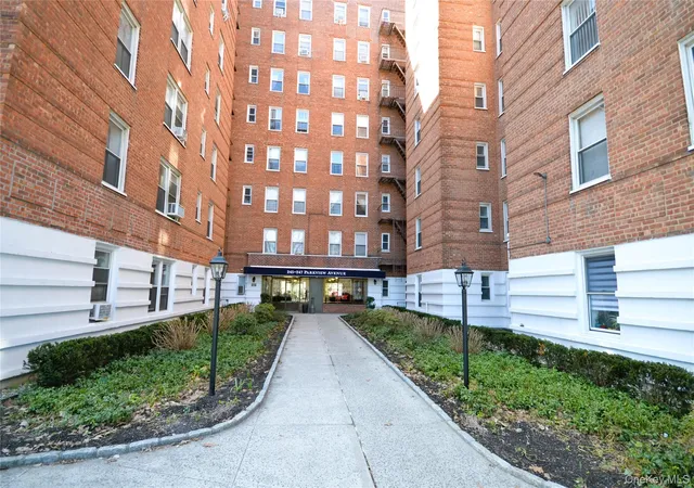 247-parkview-ave-6m-yonkers-ny-10708/hzid_b9bb3cb2