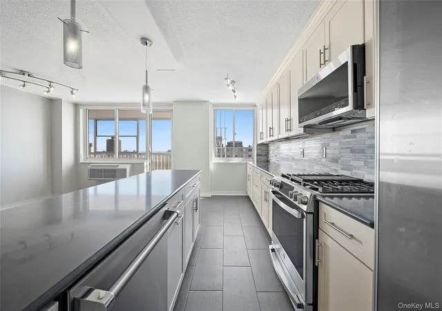 11817-union-turnpike-21k-new-york-ny-11375/hzid_54abe5a5