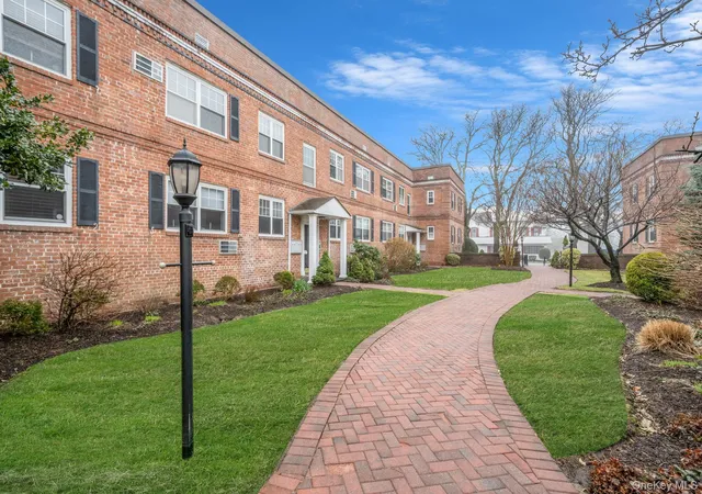 51-lincoln-ave-d22-hempstead-ny-11570/hzid_0d6186b6