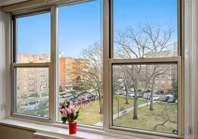 18-40-211th-st-4e-new-york-ny-11360/hzid_64789763