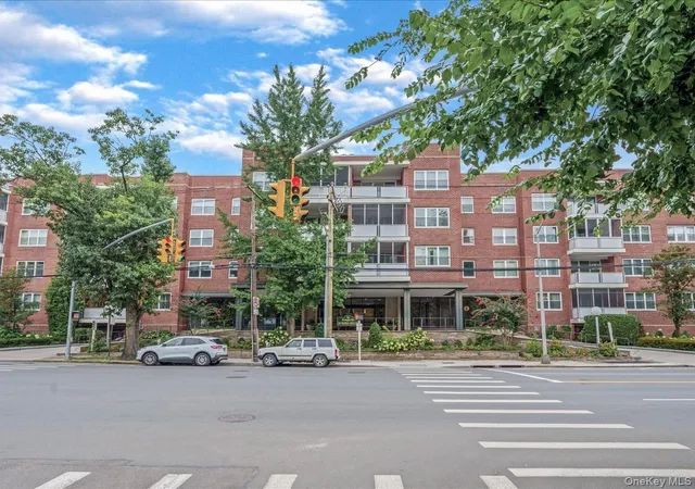 1-kensington-gate-ph-14-north-hempstead-ny-11021/hzid_14c45a5f