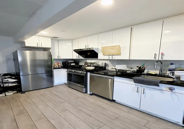 14427-sanford-ave-2p-new-york-ny-11355/hzid_9f302a6a