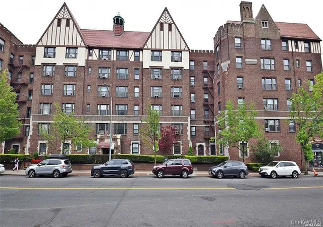 109-14-ascan-ave-1k-new-york-ny-11375/hzid_4f2d698b