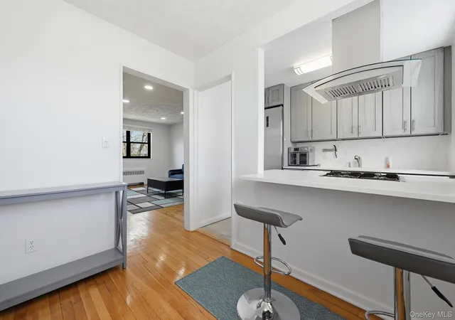 15-43-160th-st-2f-new-york-ny-11357/hzid_2a6ba859