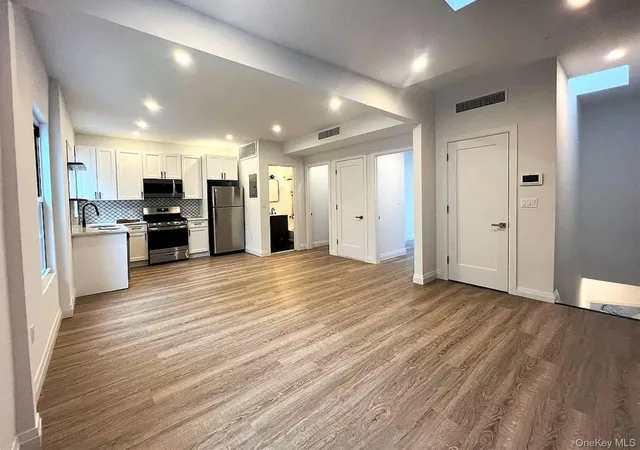 4112-20th-avenue-new-york-ny-11105/hzid_296f7cd1